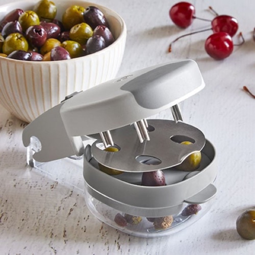 Pre-Owned Pampered Chef’s Cherry & Olive Pitter - Picture 3 of 7